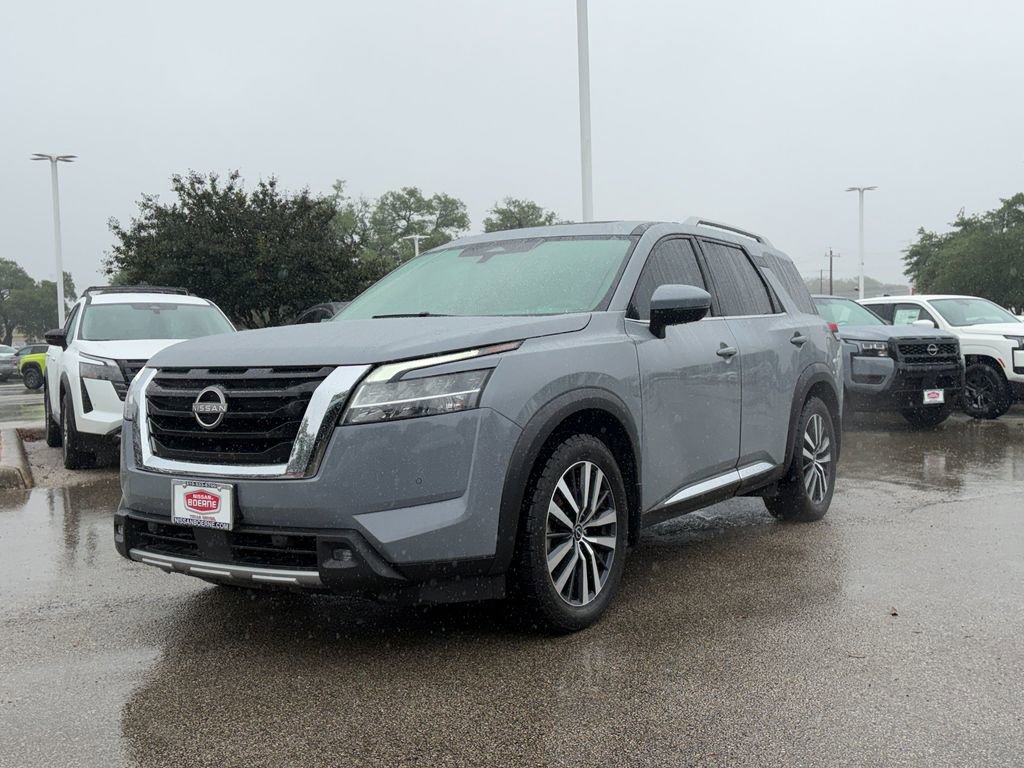 Used 2022 Nissan Pathfinder Platinum w/ Cargo Package image 7