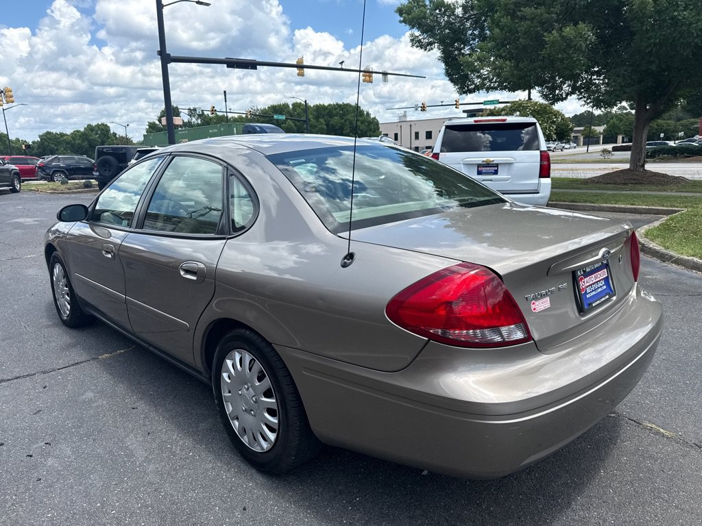 Used 2007 Ford Taurus SE FWD image 7