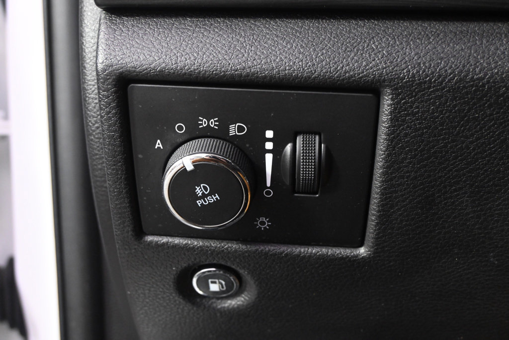 Used 2020 Jeep Grand Cherokee Altitude AWD/4WD image 24