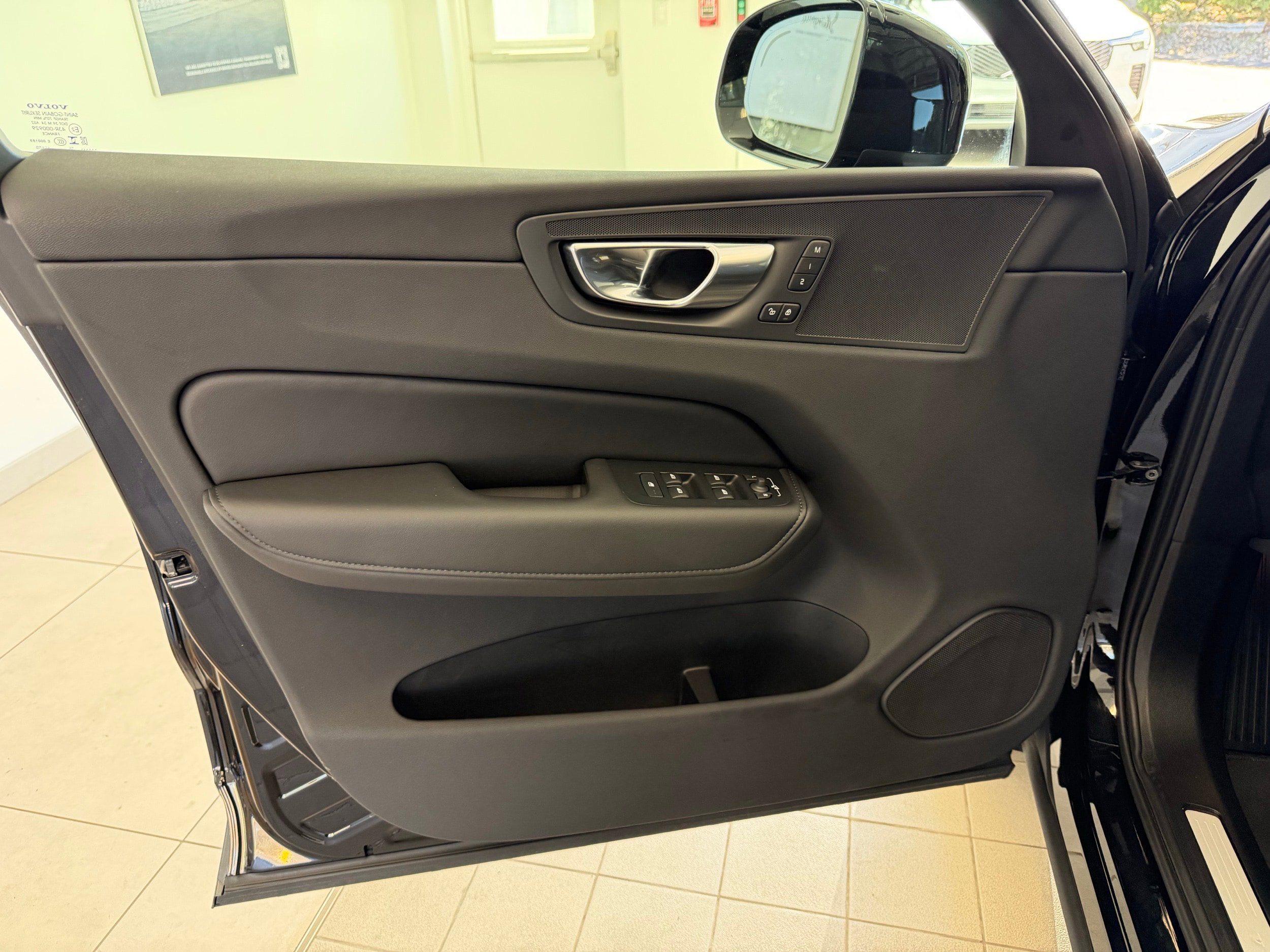 Certified 2025 Volvo XC60 B5 Core image 15