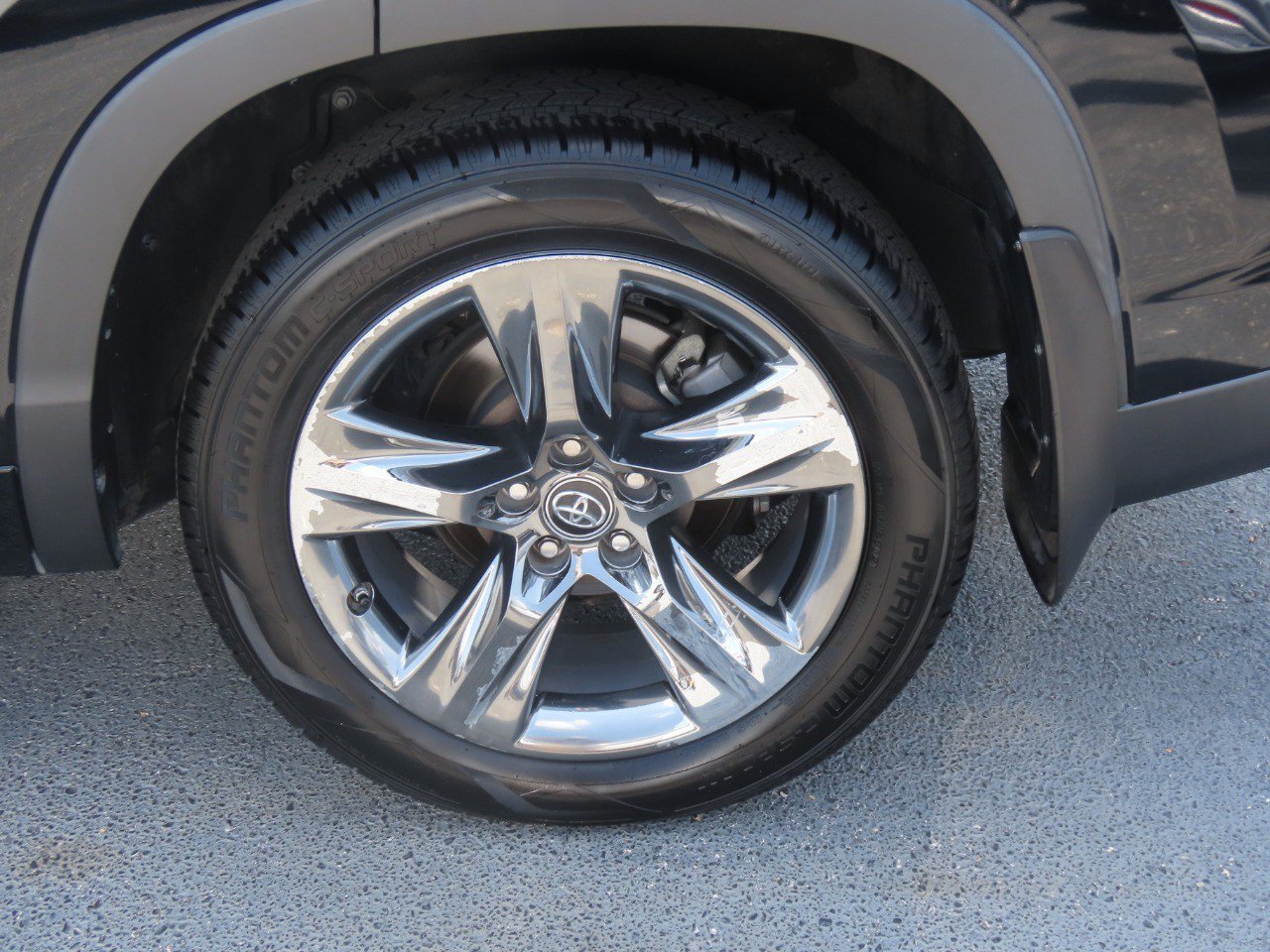 Used 2018 Toyota Highlander Limited Platinum AWD/4WD image 16