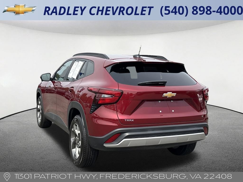 Certified 2025 Chevrolet Trax LT FWD image 17