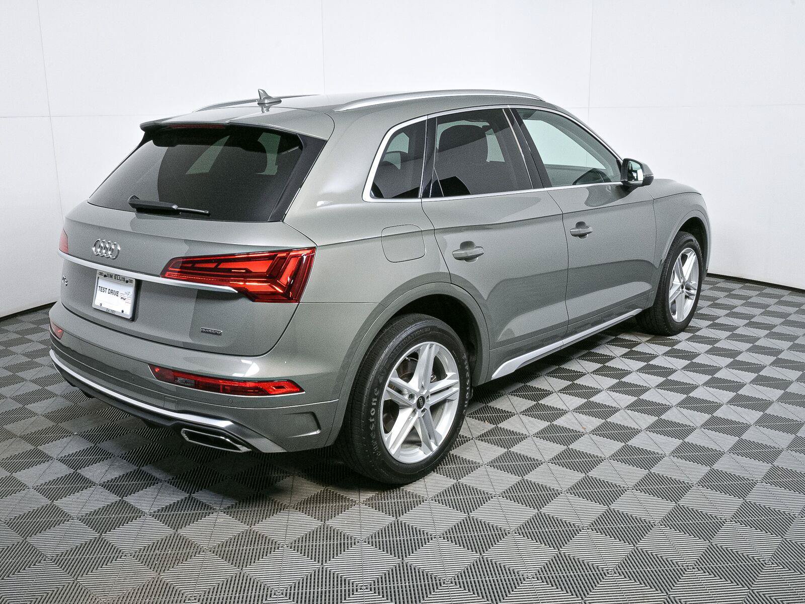 Used 2023 Audi Q5 e Premium AWD/4WD image 3