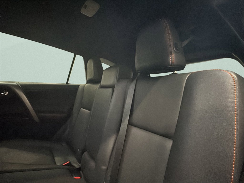 Used 2016 Toyota RAV4 SE image 12