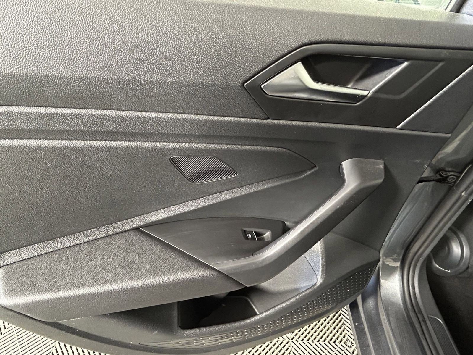 Used 2025 Volkswagen Jetta Sport image 15