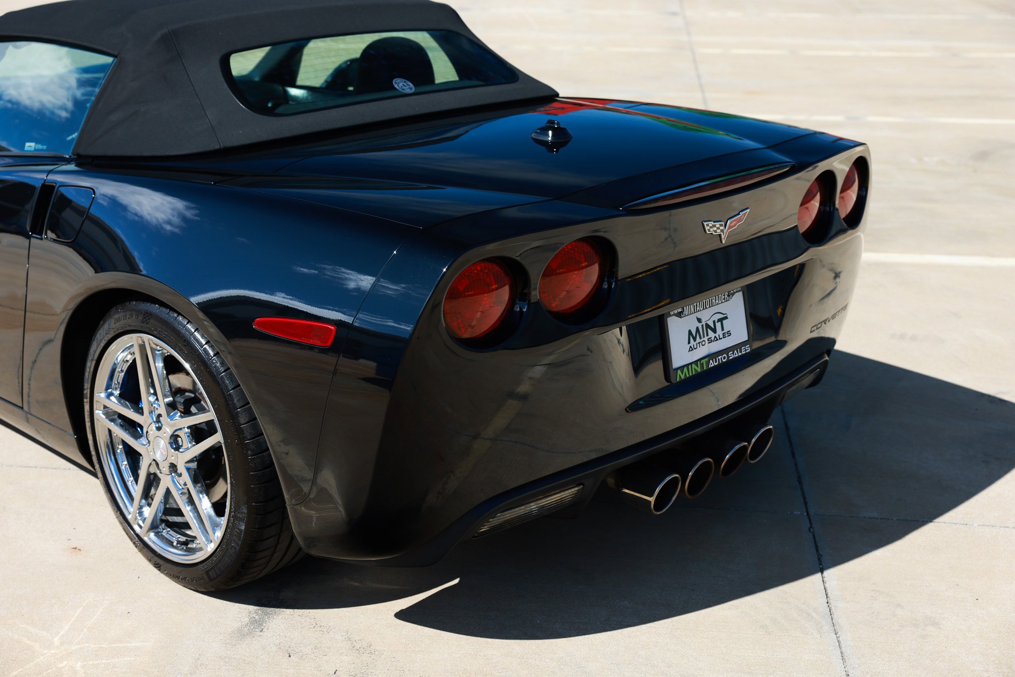 Used 2005 Chevrolet Corvette Convertible w/ Preferred Equipment Group image 53