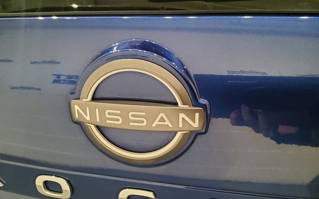 Used 2023 Nissan Rogue S image 44