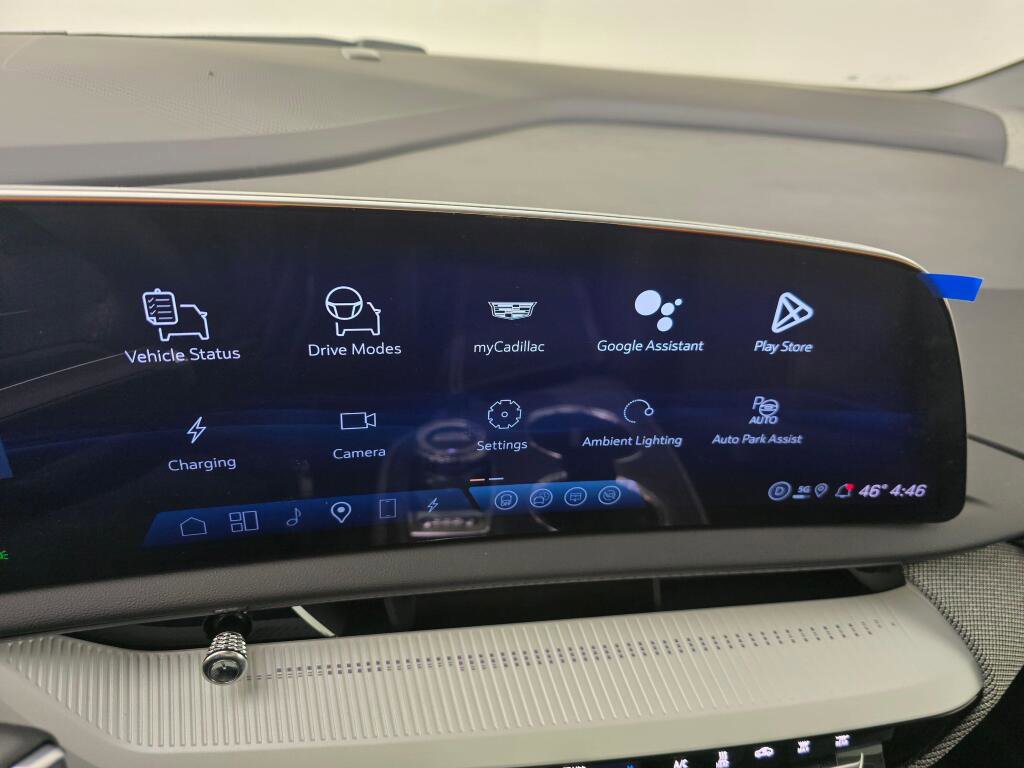 New 2026 Cadillac Optiq Luxury 1 image 28