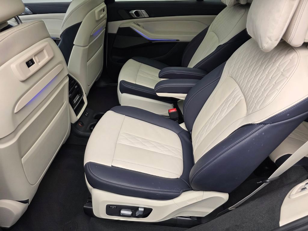 Used 2022 BMW X7 xDrive40i w/ M Sport Package AWD/4WD image 15