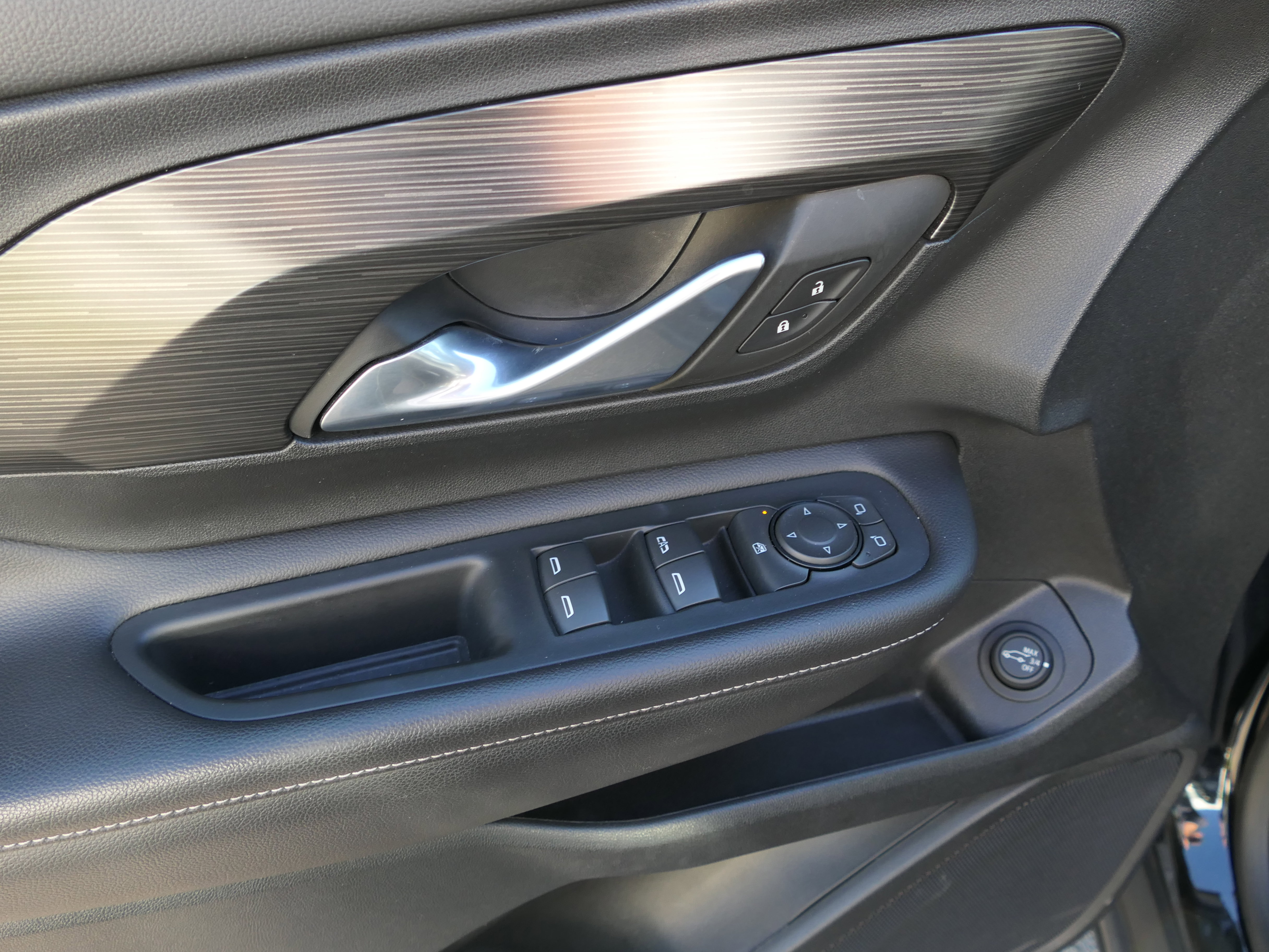 Used 2022 GMC Terrain SLE w/ Driver Convenience Package image 12