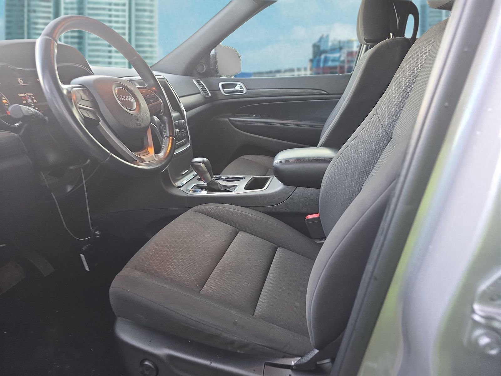 Used 2019 Jeep Grand Cherokee Laredo image 12