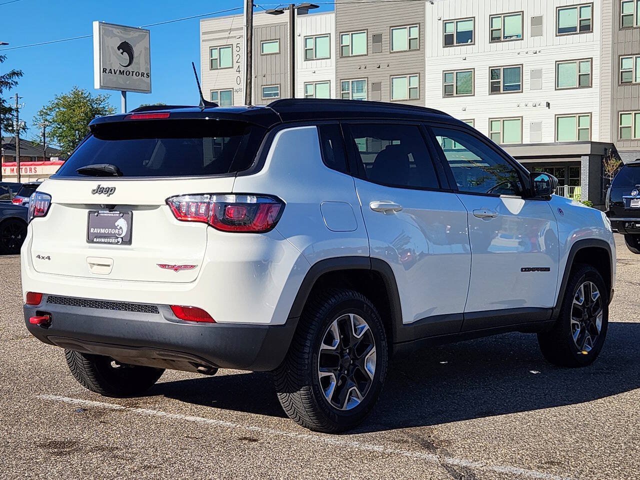 Used 2018 Jeep Compass Trailhawk w/ Leather Interior Group AWD/4WD image 11