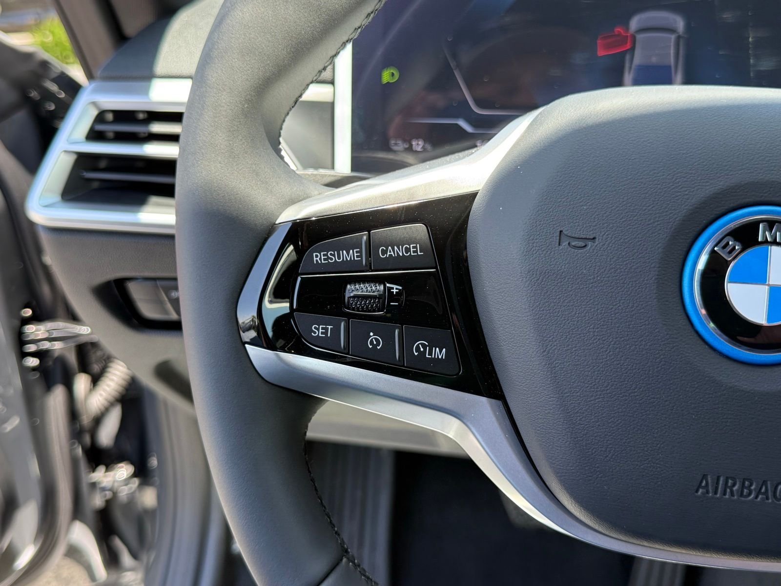 New 2026 BMW i4 eDrive40 w/ Parking Assistance Package RWD image 25