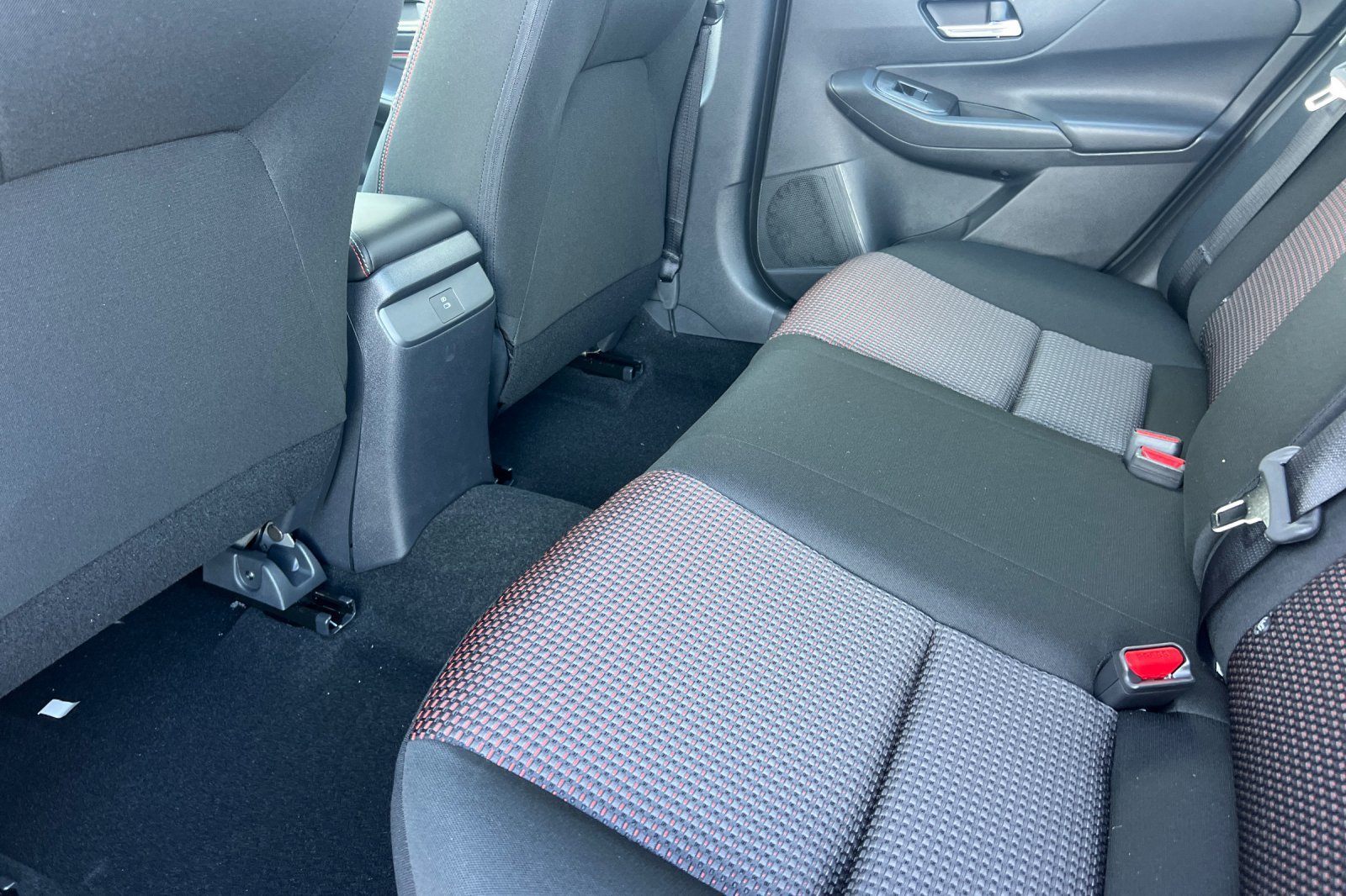New 2027 Nissan Sentra SR w/ Floor Mat Package FWD image 9