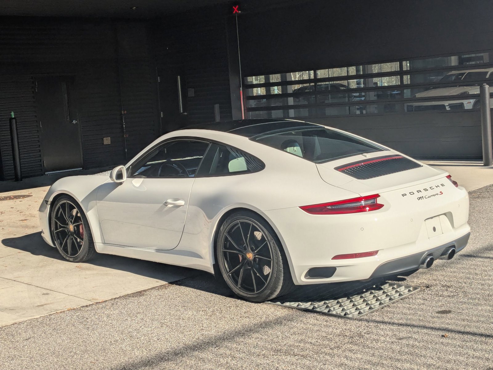 Used 2017 Porsche 911 Carrera S image 3