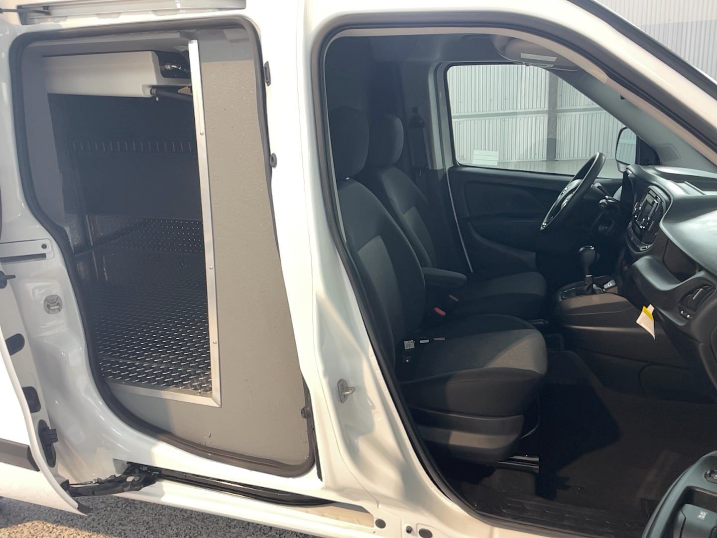 Used 2022 RAM ProMaster City Tradesman FWD image 9