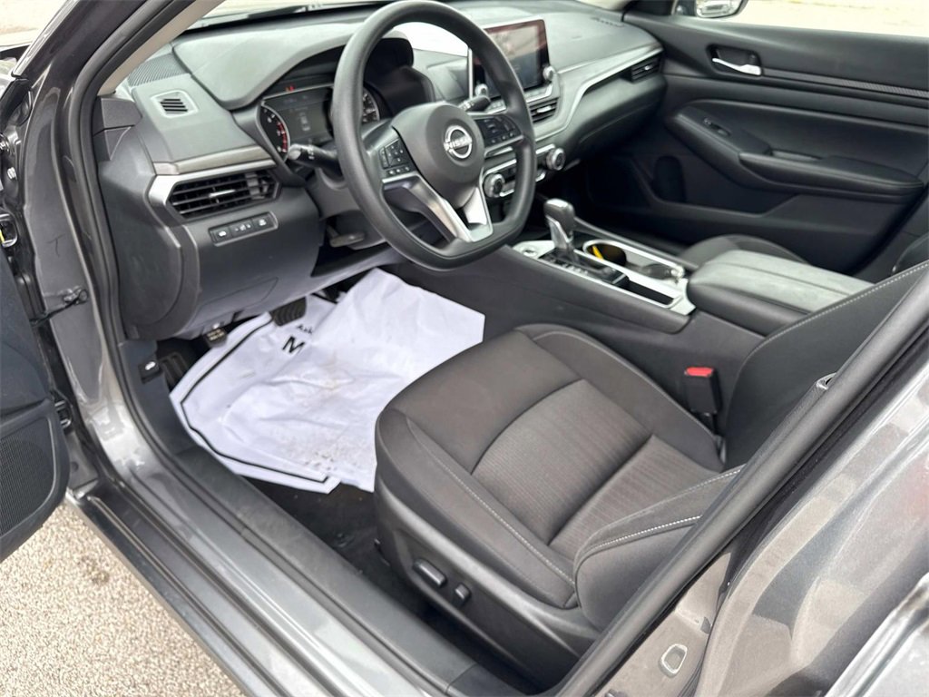 Used 2024 Nissan Altima 2.5 SV image 9