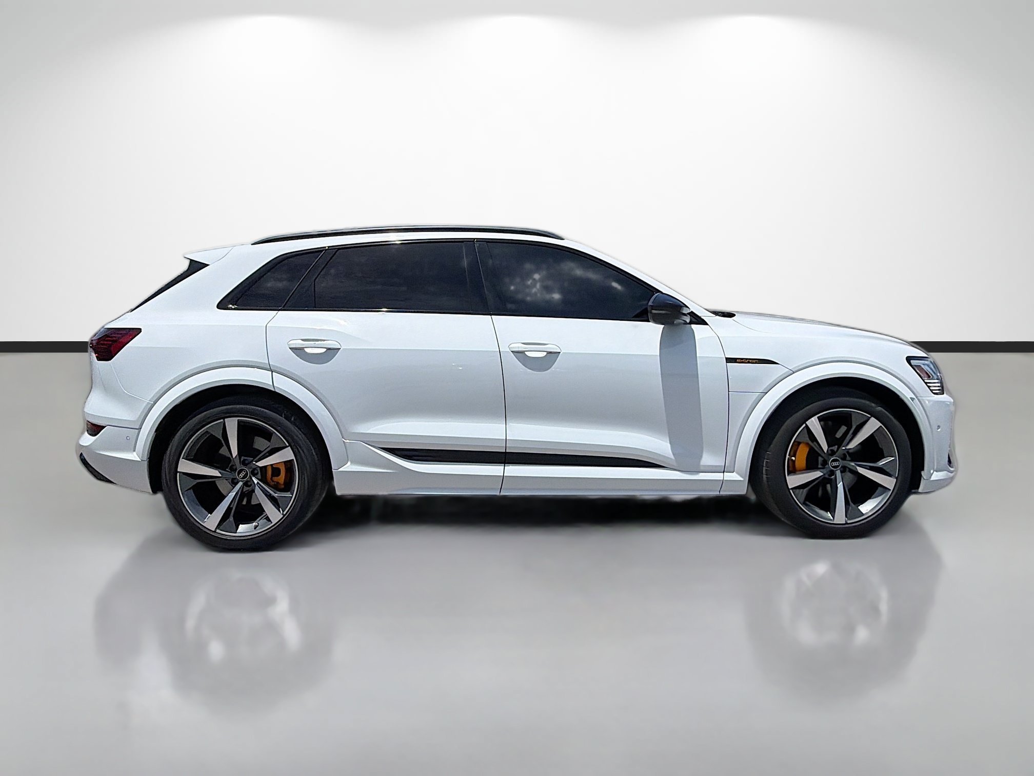 Used 2022 Audi e-tron S Premium Plus AWD/4WD image 2