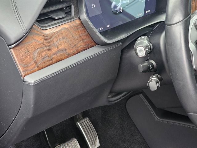 Used 2018 Tesla Model X 75D image 16