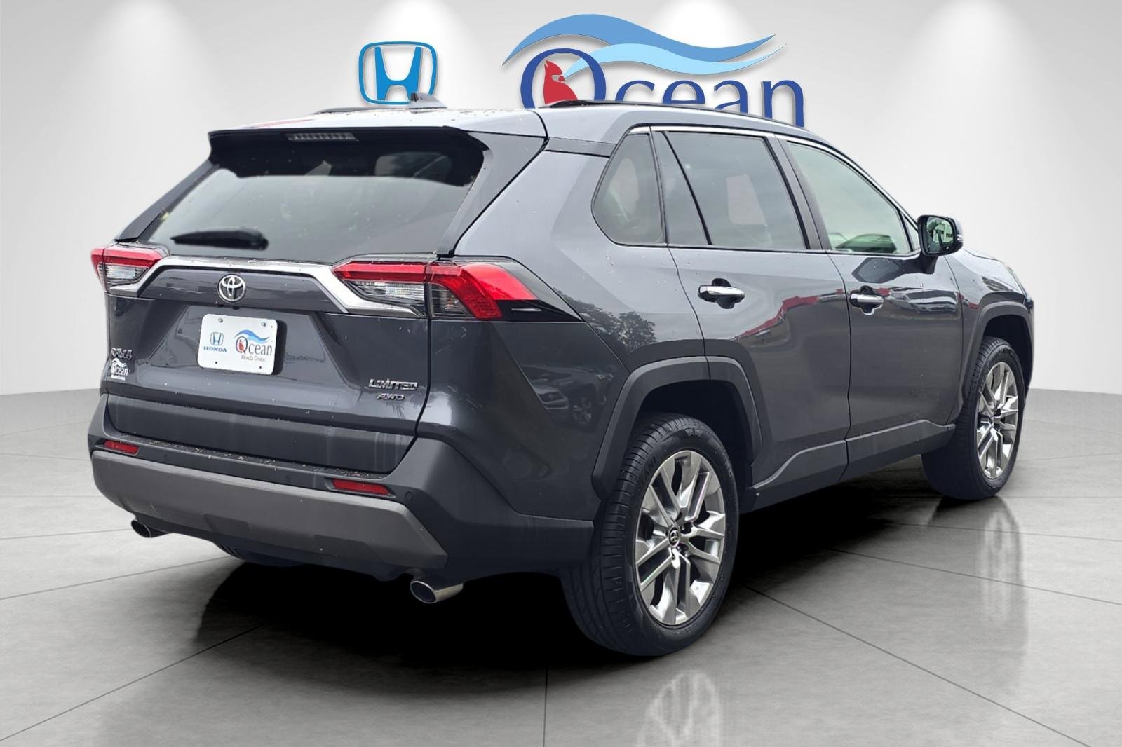 Used 2019 Toyota RAV4 Limited image 3