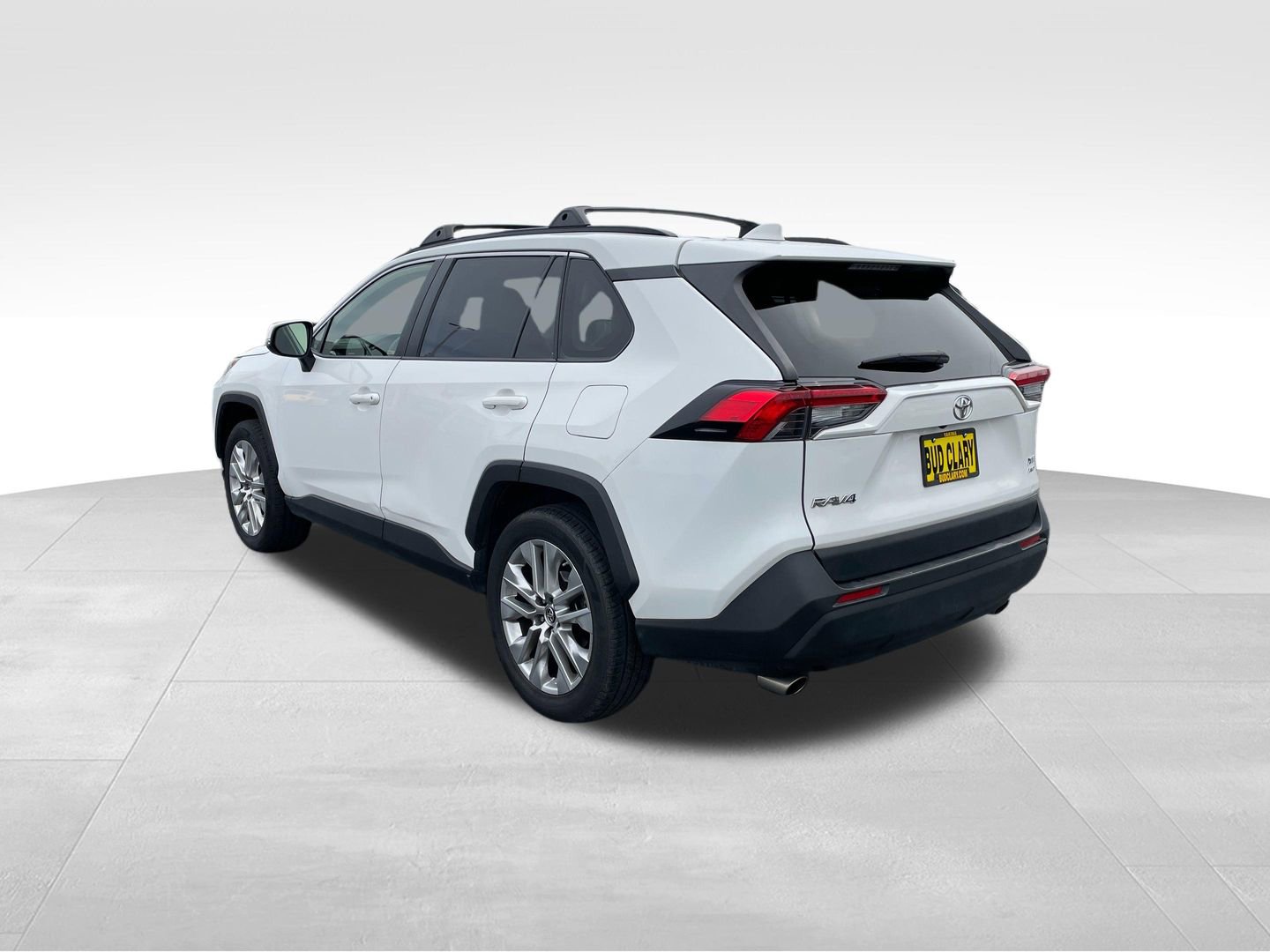 Used 2019 Toyota RAV4 XLE Premium w/ Cold Weather Package AWD/4WD image 10