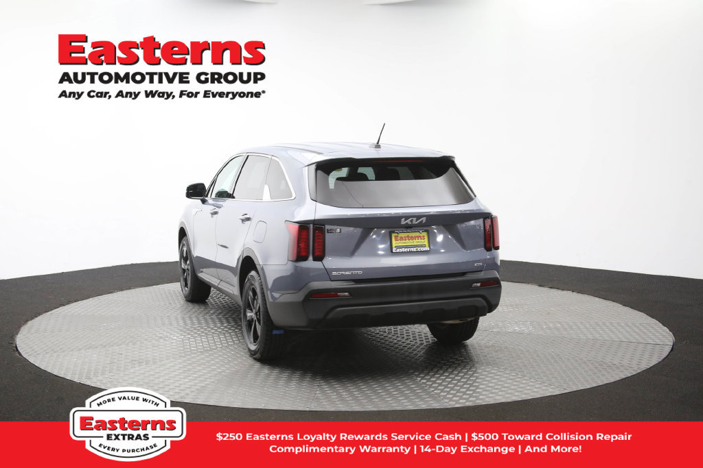 Used 2023 Kia Sorento LX AWD/4WD image 65