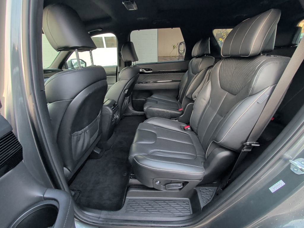 Used 2023 Hyundai Palisade Calligraphy image 13