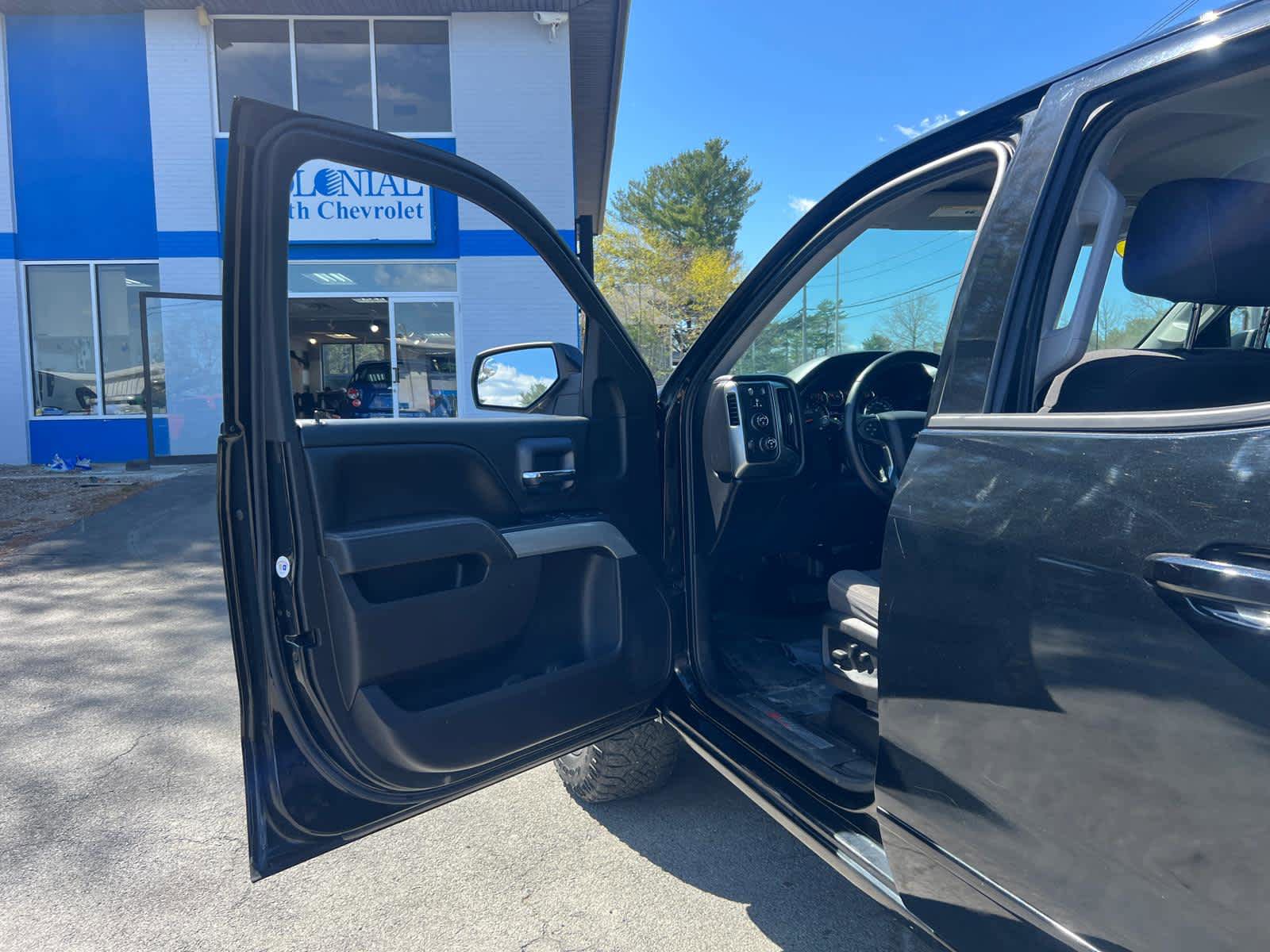 Used 2017 Chevrolet Silverado 1500 LT w/ Midnight Edition AWD/4WD image 15