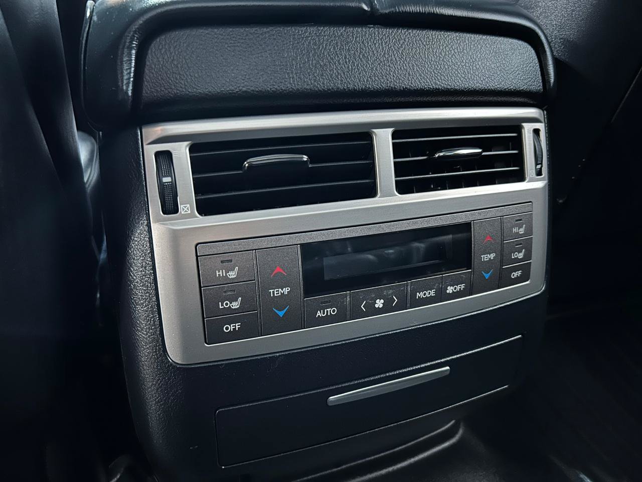 Used 2014 Lexus LX 570 4WD image 17