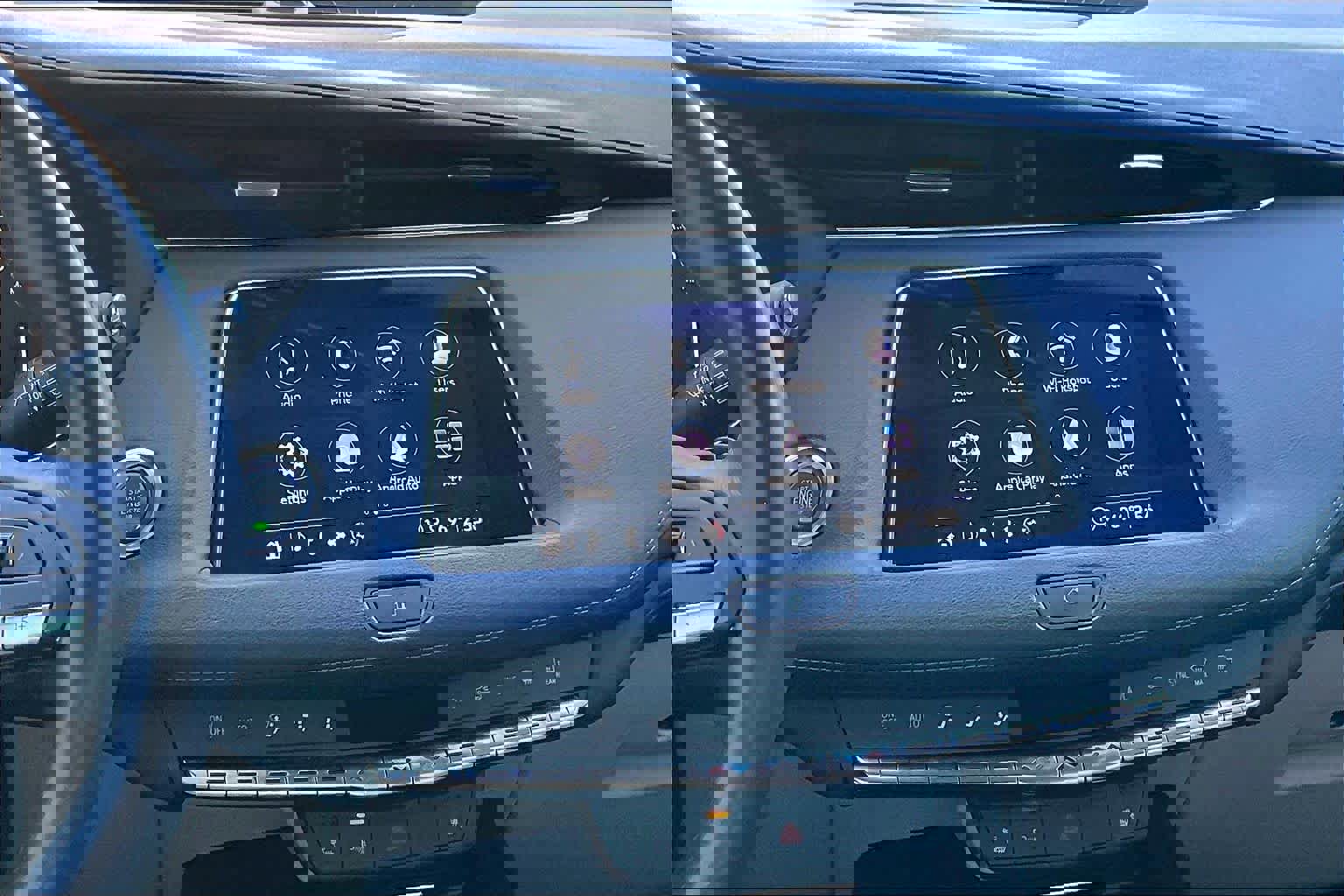 Used 2023 Cadillac XT4 Luxury w/ Cold Weather Package image 7