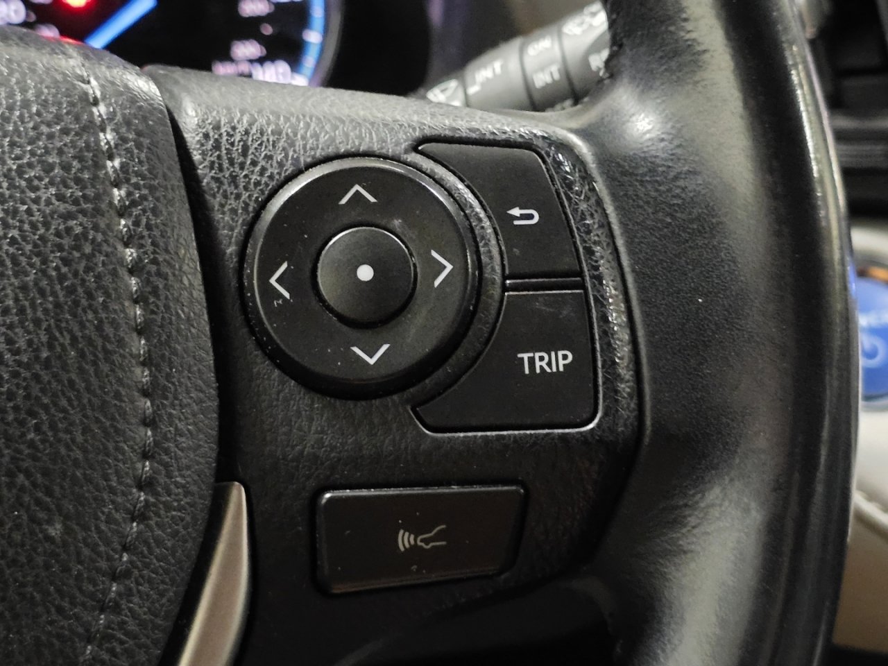 Used 2018 Toyota RAV4 XLE image 32