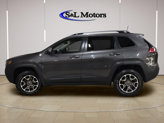 Used 2020 Jeep Cherokee Trailhawk w/ Cold Weather Group AWD/4WD image 2