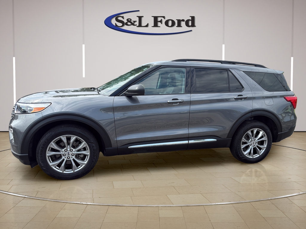 Certified 2023 Ford Explorer XLT w/ Equipment Group 202A AWD/4WD image 3