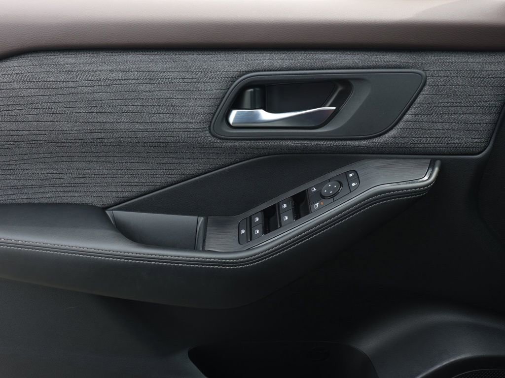 Used 2023 Nissan Rogue SV image 24
