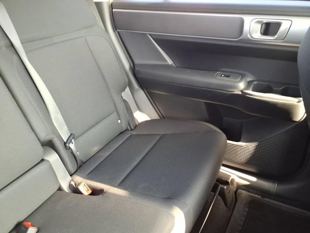 Used 2025 Hyundai Santa Fe SE FWD image 18