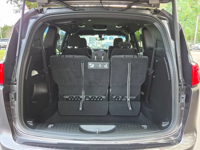 Used 2019 Chrysler Pacifica Touring Plus w/ S Appearance Package FWD image 12