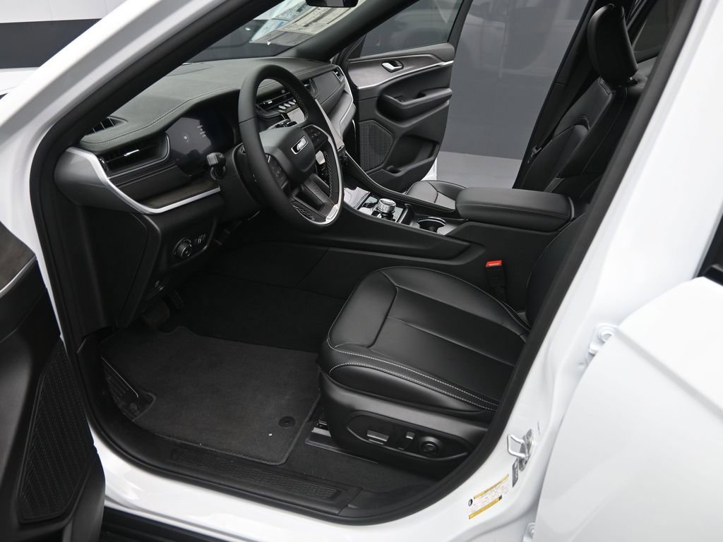 New 2025 Jeep Grand Cherokee L Limited image 9