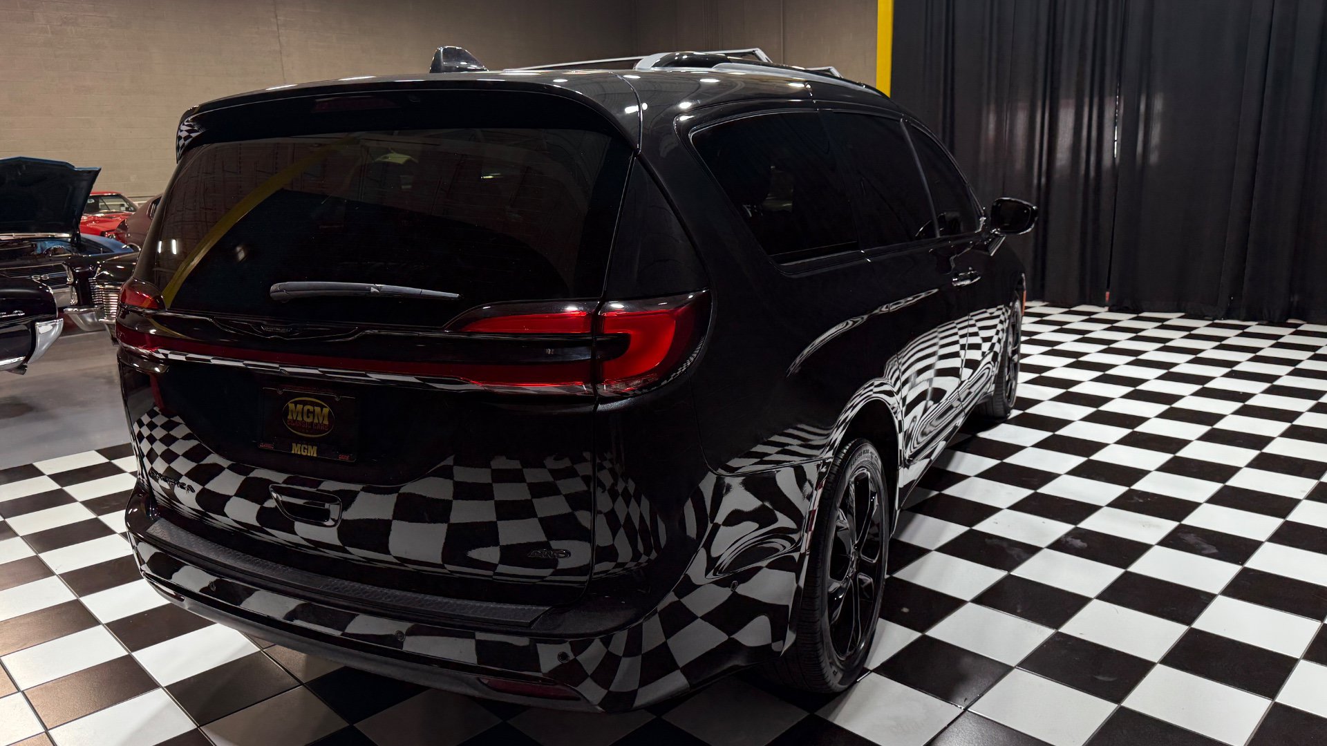 Used 2021 Chrysler Pacifica Pinnacle AWD/4WD image 9