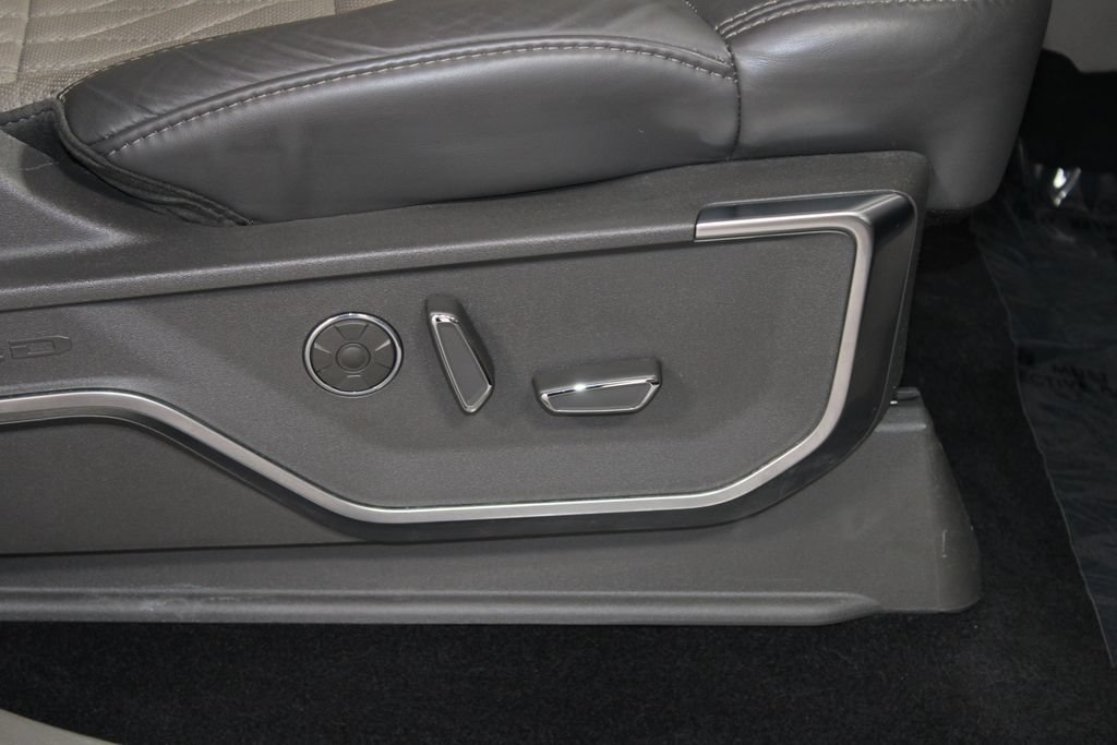 Used 2024 Ford F150 Platinum w/ Equipment Group 703A Plus AWD/4WD image 31