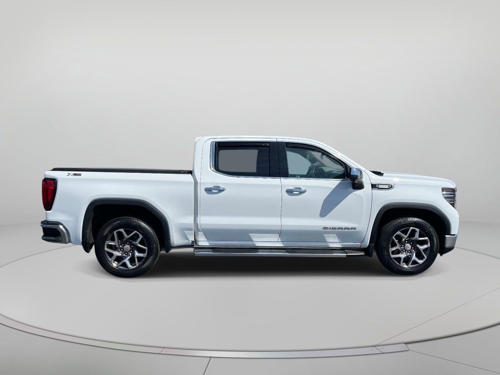 Used 2023 GMC Sierra 1500 SLT w/ SLT Premium Package AWD/4WD image 2