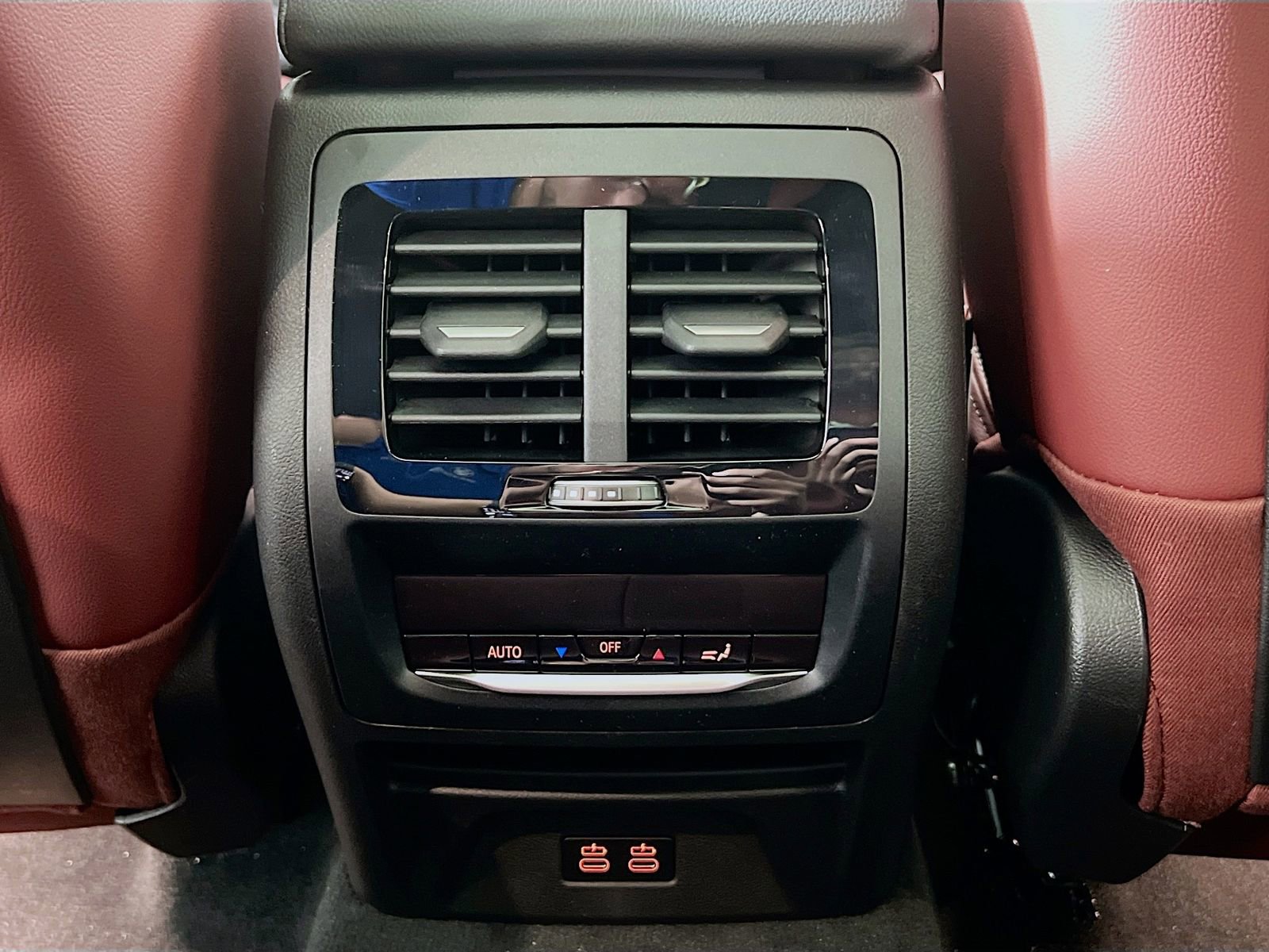 New 2025 BMW X4 xDrive30i w/ Convenience Package image 26