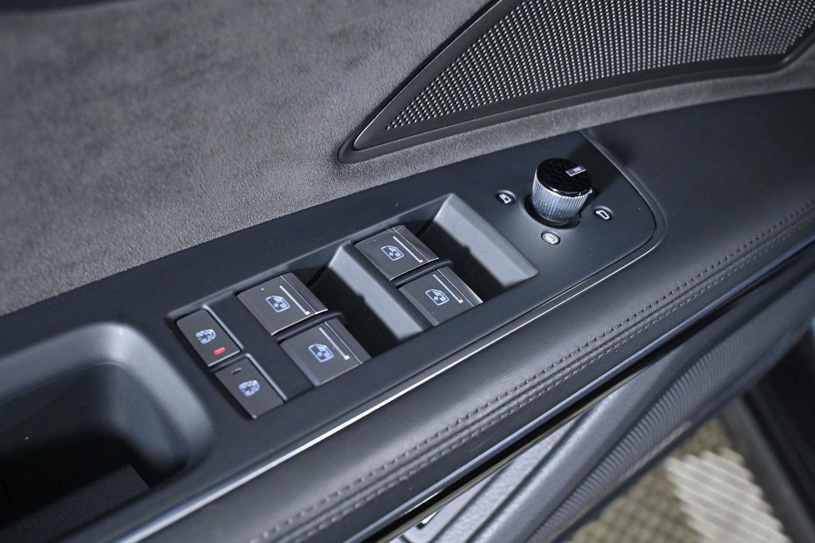 Used 2020 Audi S8 L w/ S8 Executive Package AWD/4WD image 22