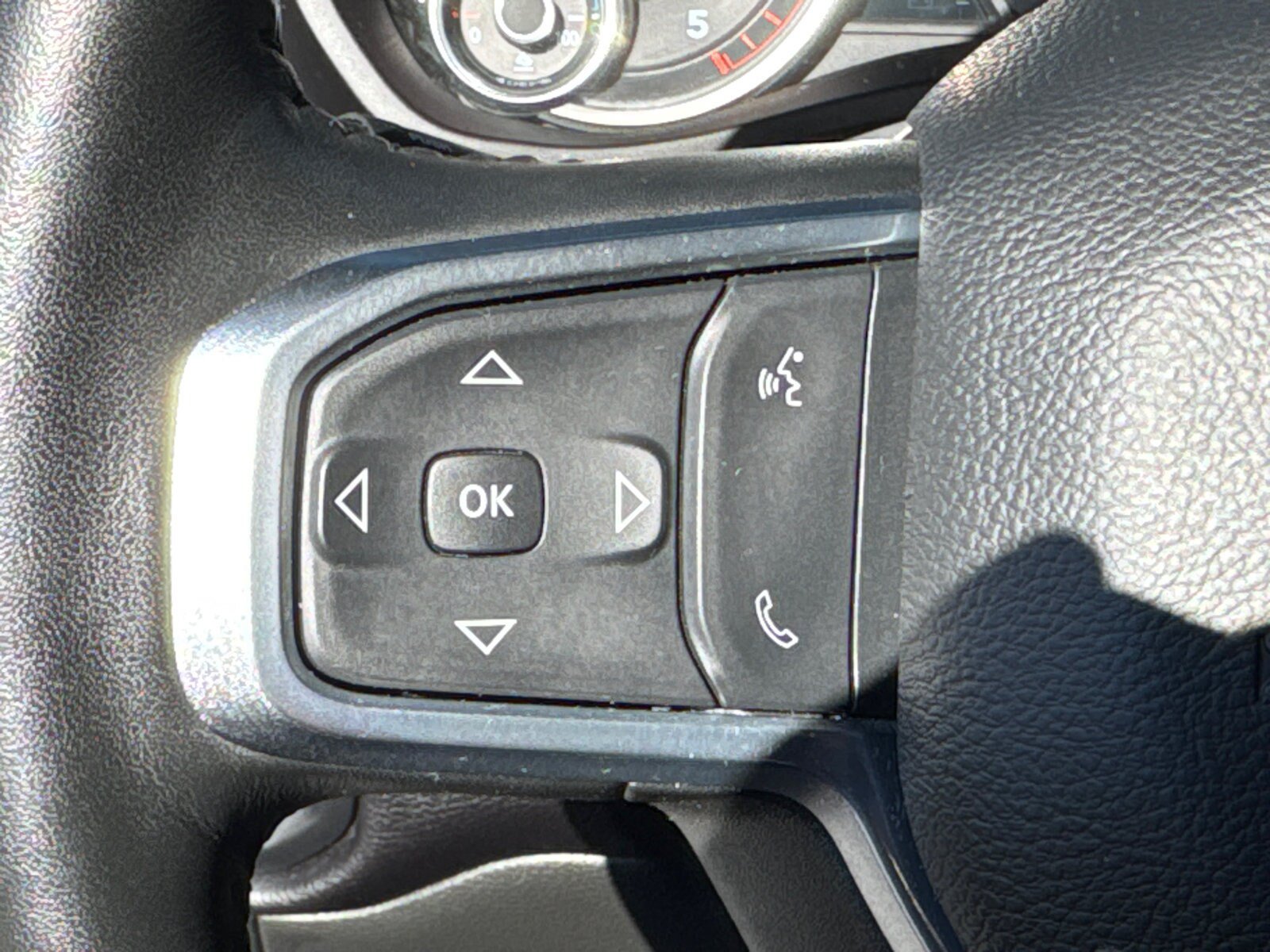 Used 2024 RAM 2500 Laramie AWD/4WD image 32