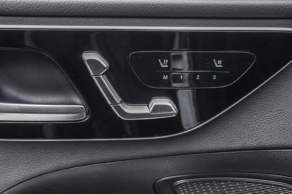 Used 2025 Mercedes-Benz C 300 4MATIC Sedan image 9