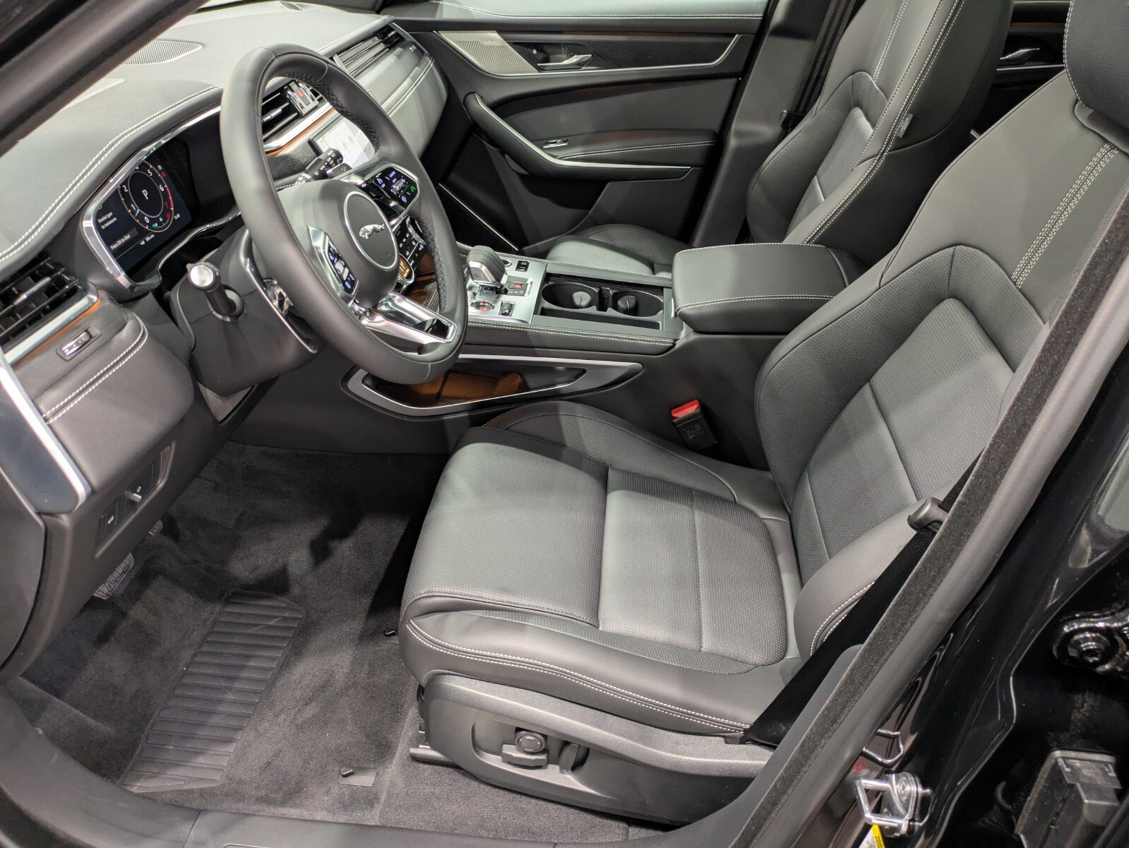 New 2026 Jaguar F-PACE R-Dynamic S AWD/4WD image 6