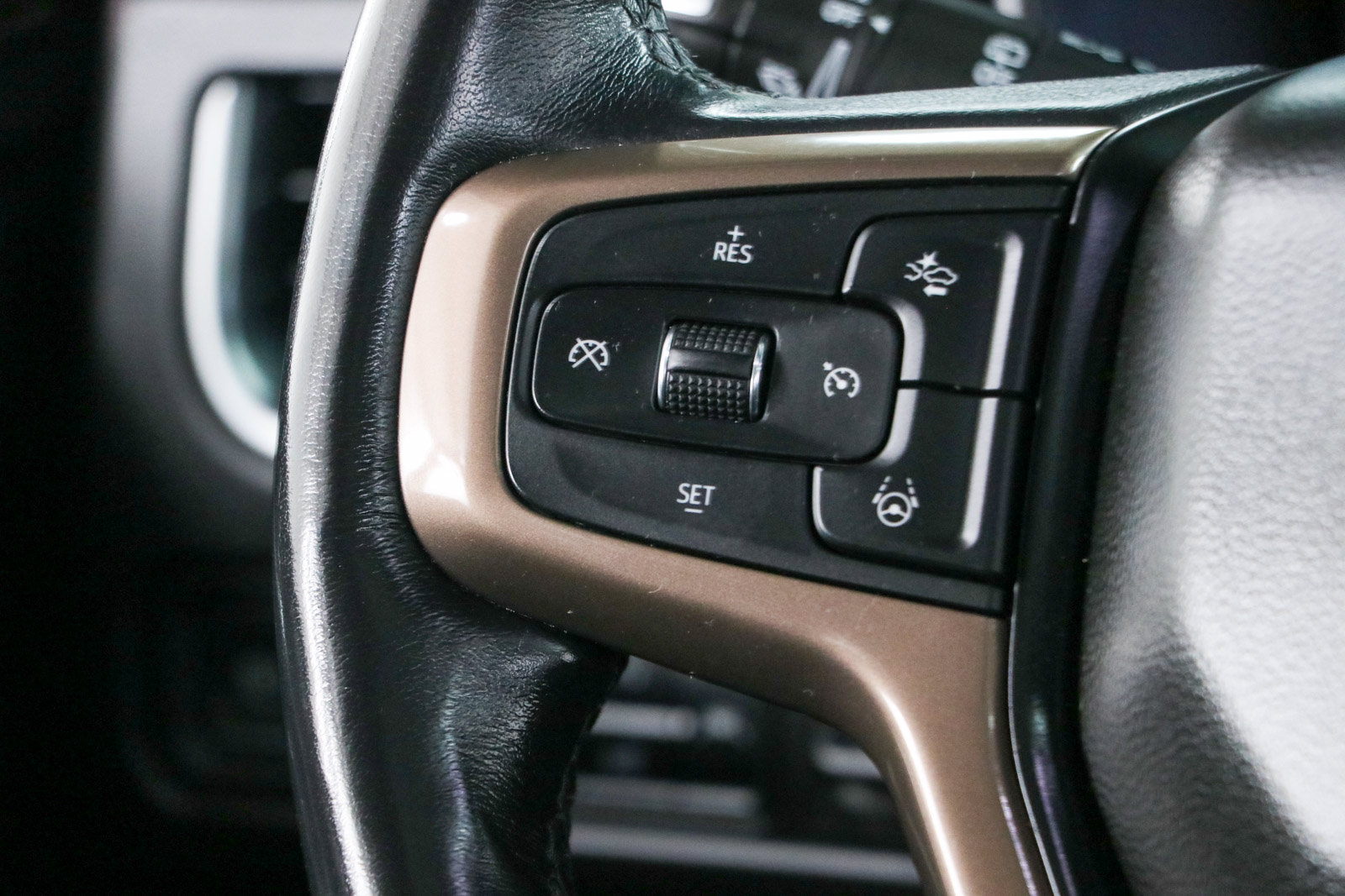 Used 2023 Chevrolet Tahoe High Country w/ Advanced Technology Package AWD/4WD image 14