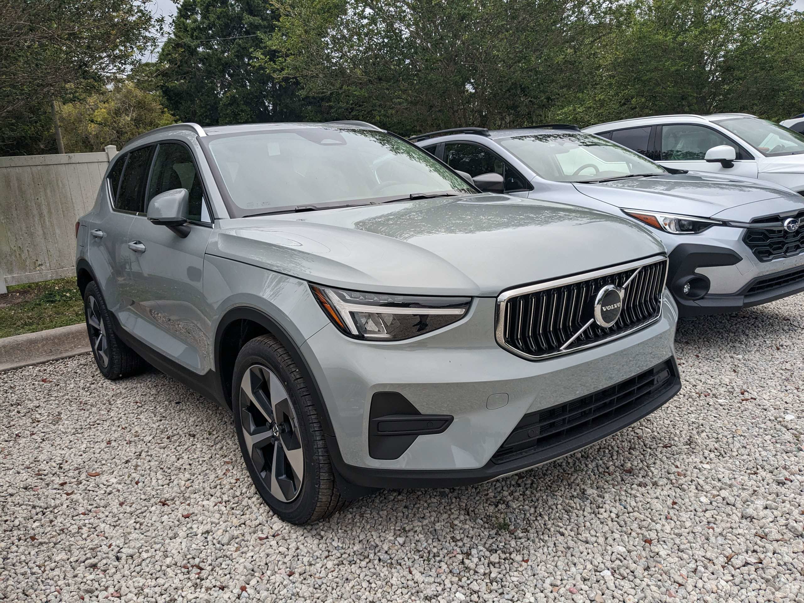 New 2025 Volvo XC40 B5 Core
