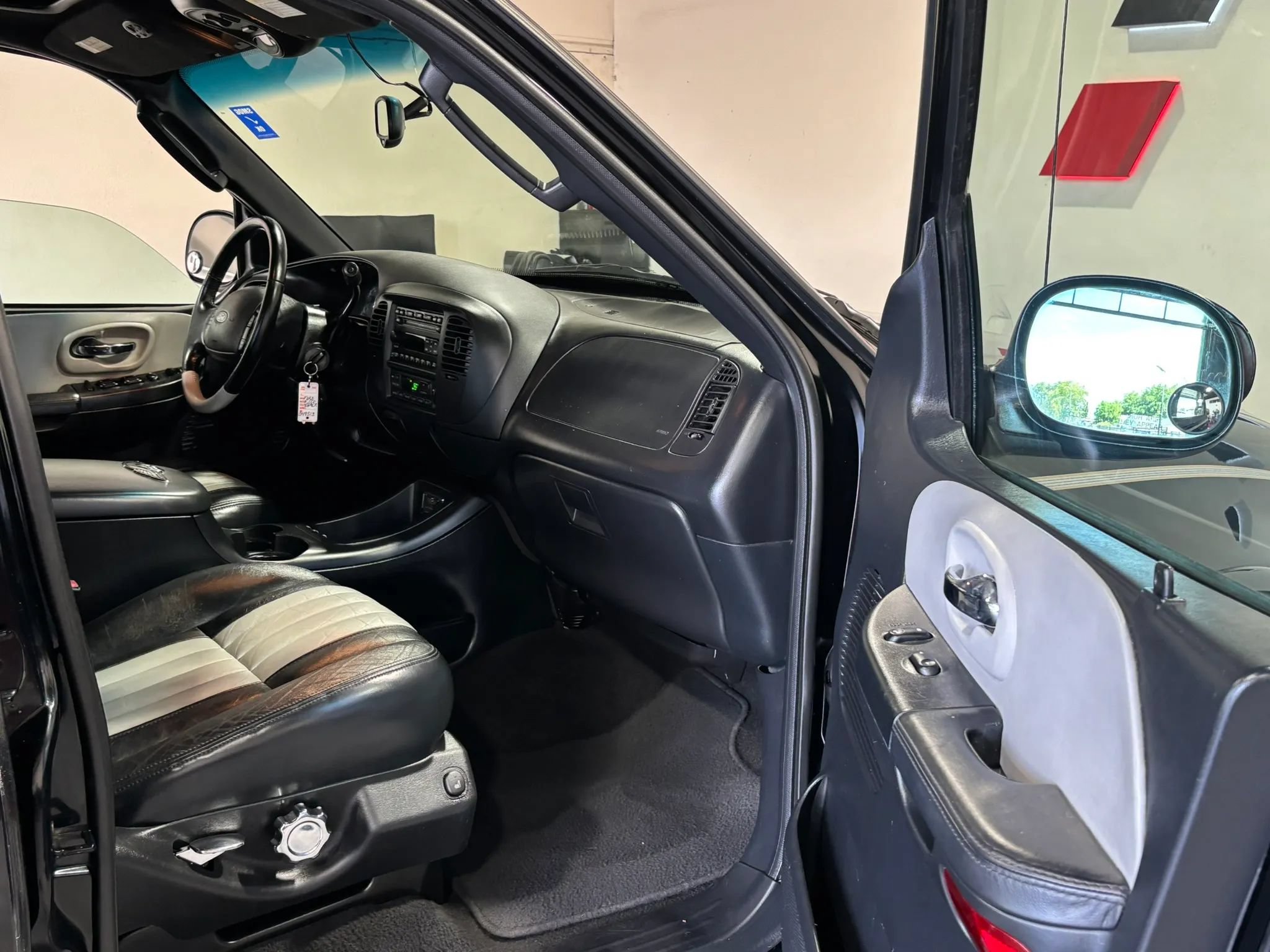 Used 2003 Ford F150 Harley-Davidson RWD image 18