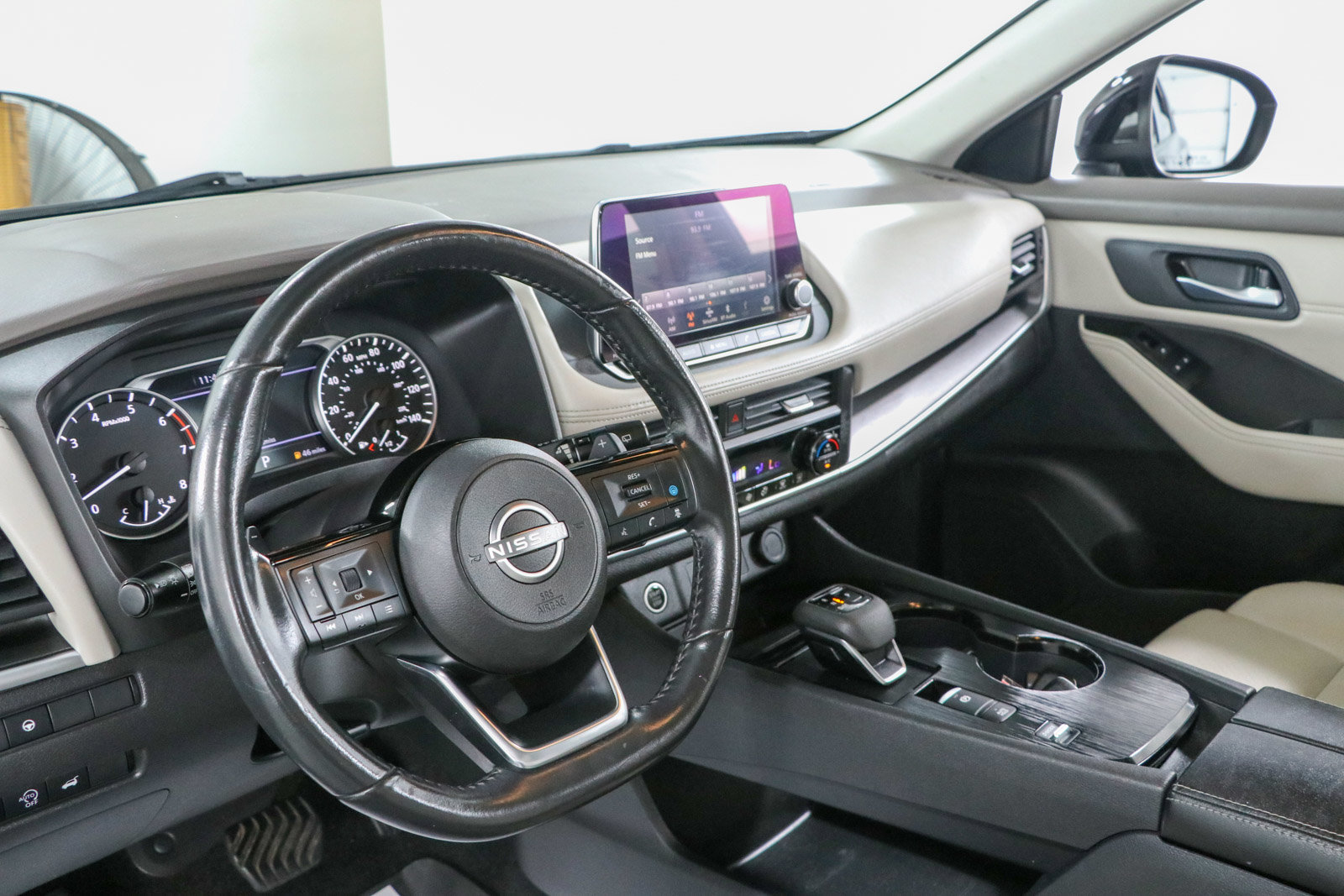 Used 2023 Nissan Rogue SV w/ SV Premium B Package FWD image 23