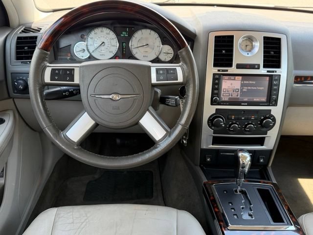 Used 2010 Chrysler 300 C RWD image 17